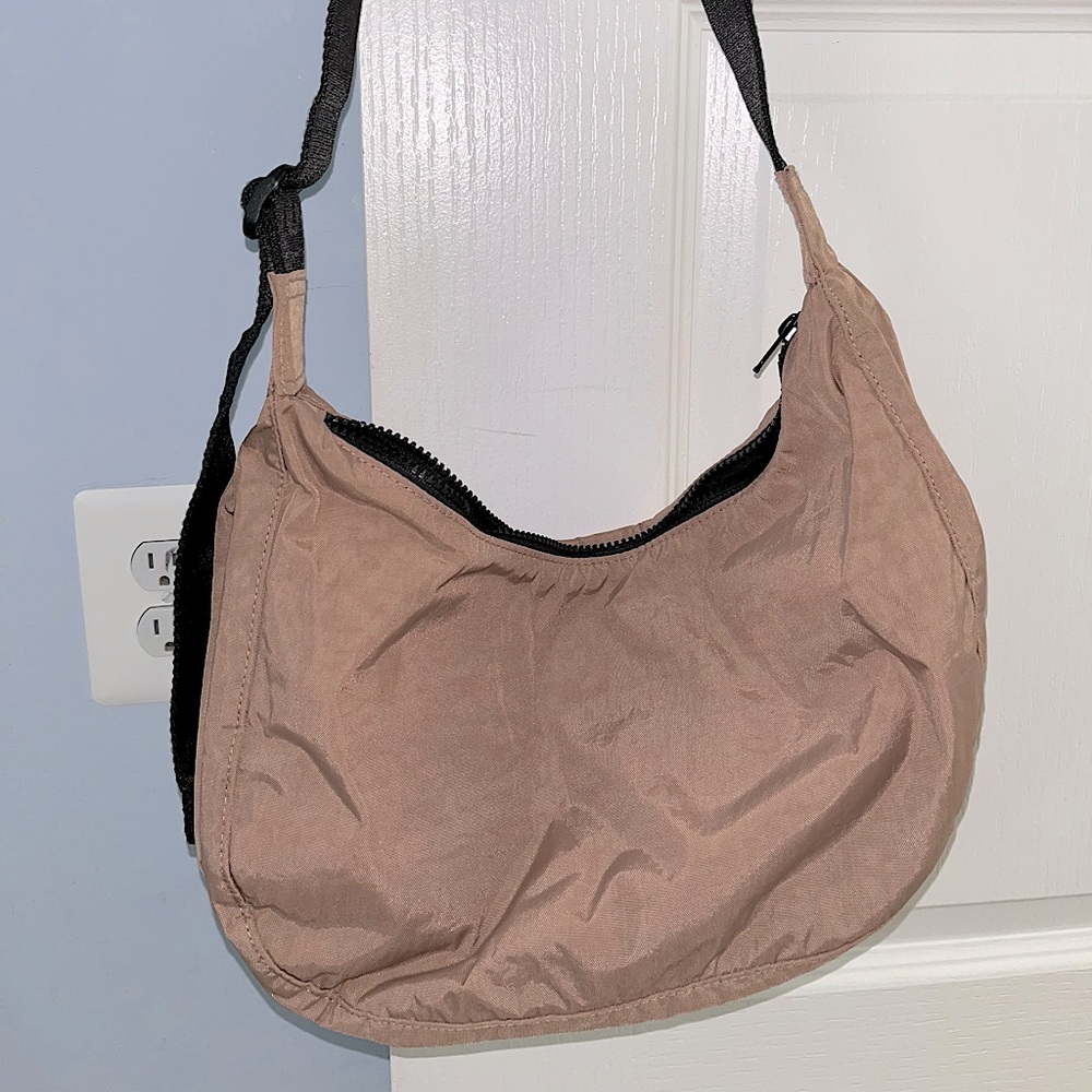 NWT BAGGU Medium Nylon Crescent Bag in Taupe